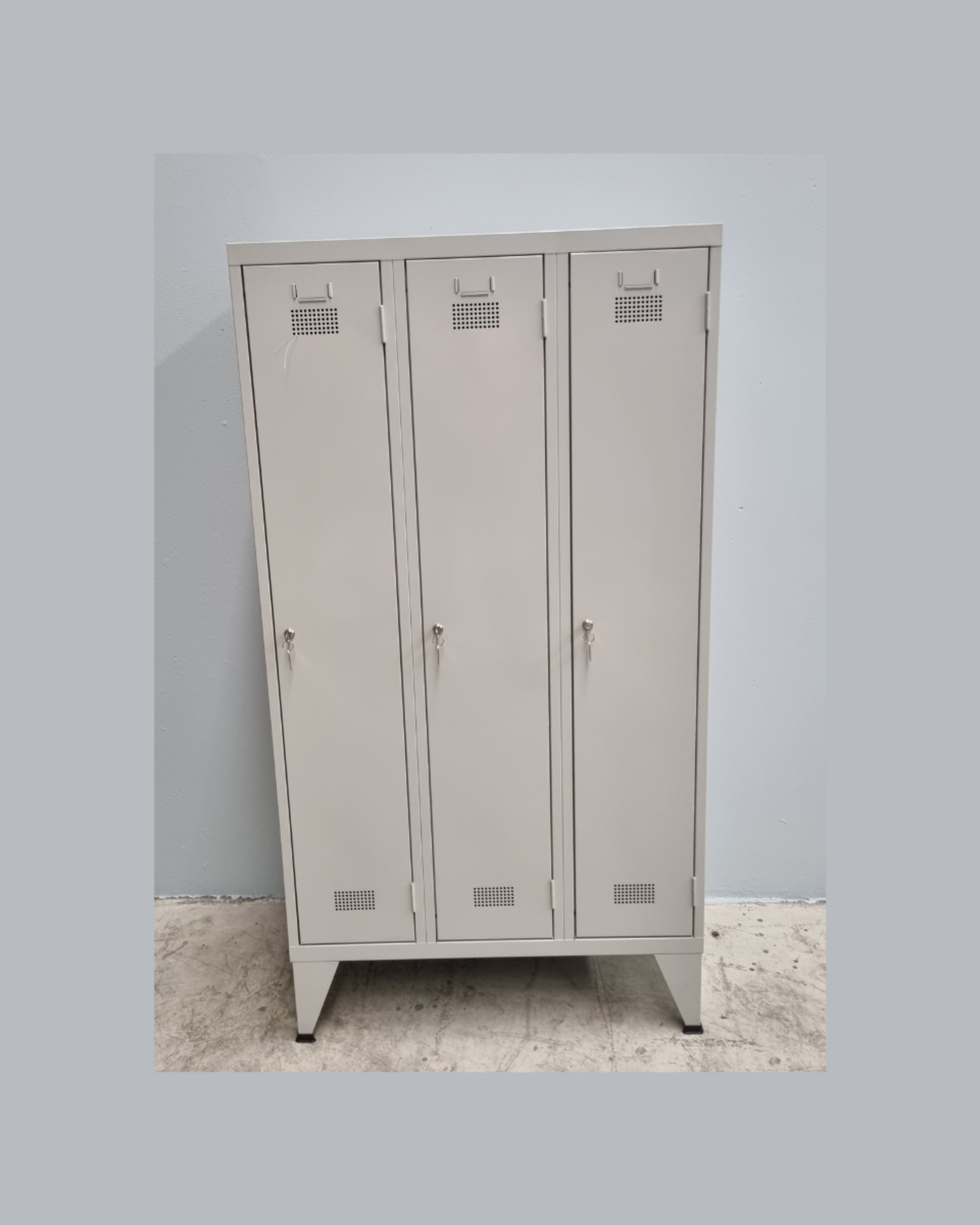 Taquilla de tres puertas (código: TAQ3 / VESS03P790002525) - 3