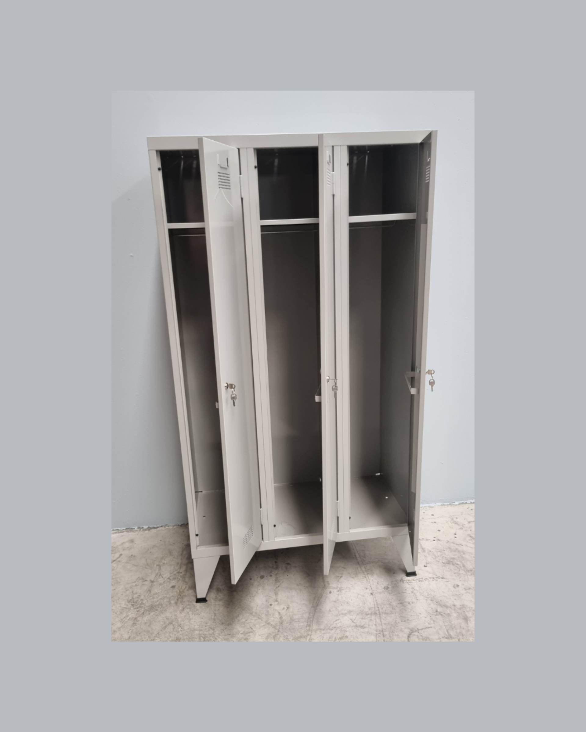 Taquilla de tres puertas (código: TAQ3 / VESS03P790002525) - 5